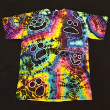 Load image into Gallery viewer, Large. Tie dye shirt. Many faces rainbow tee.

