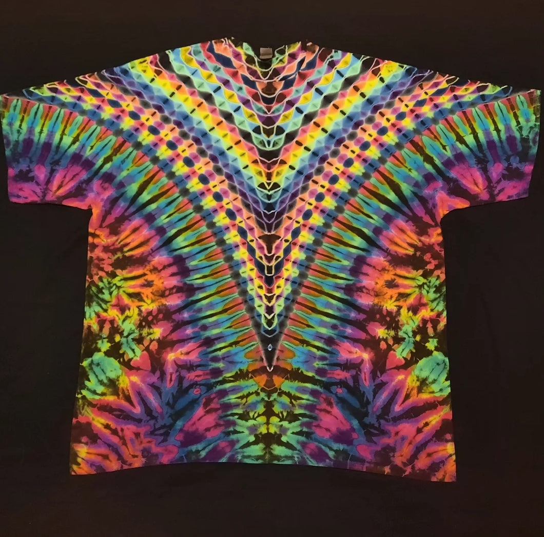 3XL. Tie dye shirt. Psychedelic V tee.