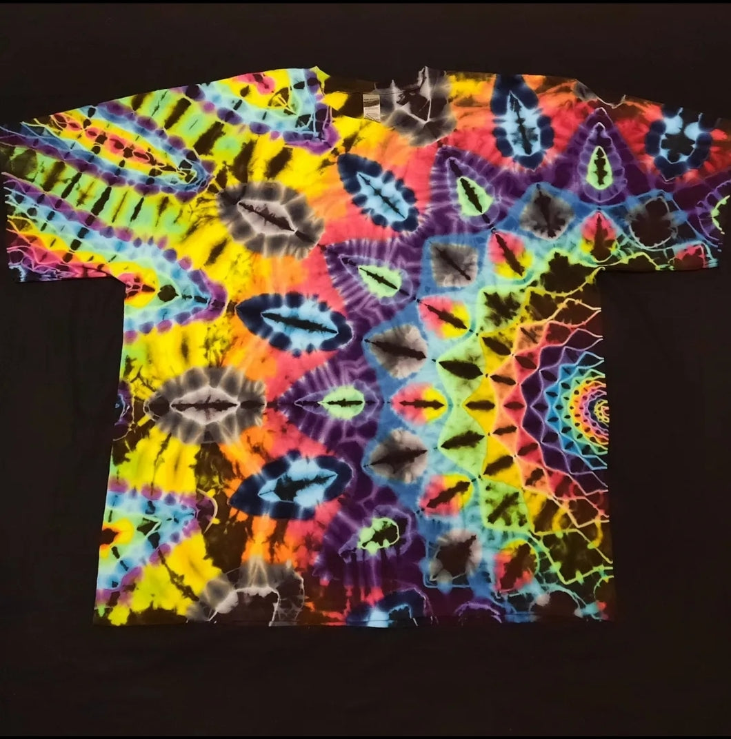 3XL. Tie dye shirt. Side mandala tee.