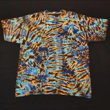 Load image into Gallery viewer, 2XL. Tie dye shirt. Scrunch tee.
