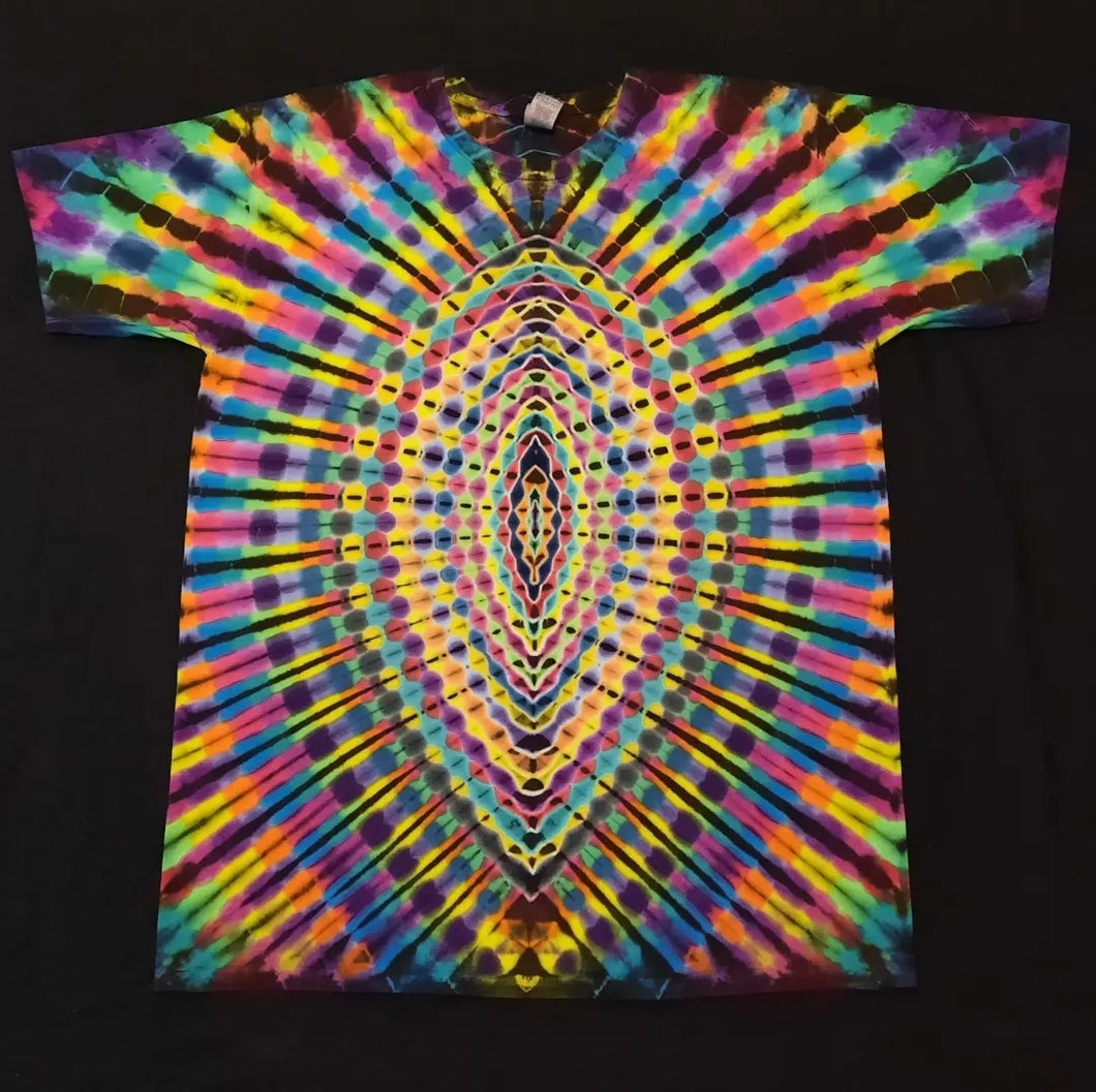 Large. Tie dye shirt. Third eye tee.