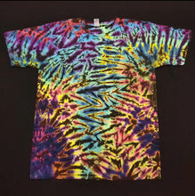 Load image into Gallery viewer, Large. Tie dye shirt. High contrast scrunch tee.
