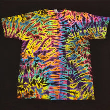 Load image into Gallery viewer, XL. Tie dye shirt. Scrunch tee.
