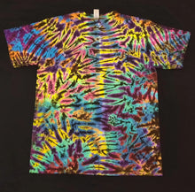 Load image into Gallery viewer, Large. Tie dye shirt. Scrunch tee.
