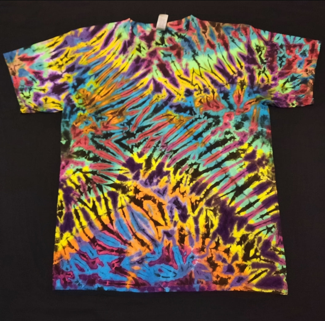 Large. Tie dye shirt. Scrunch tee.