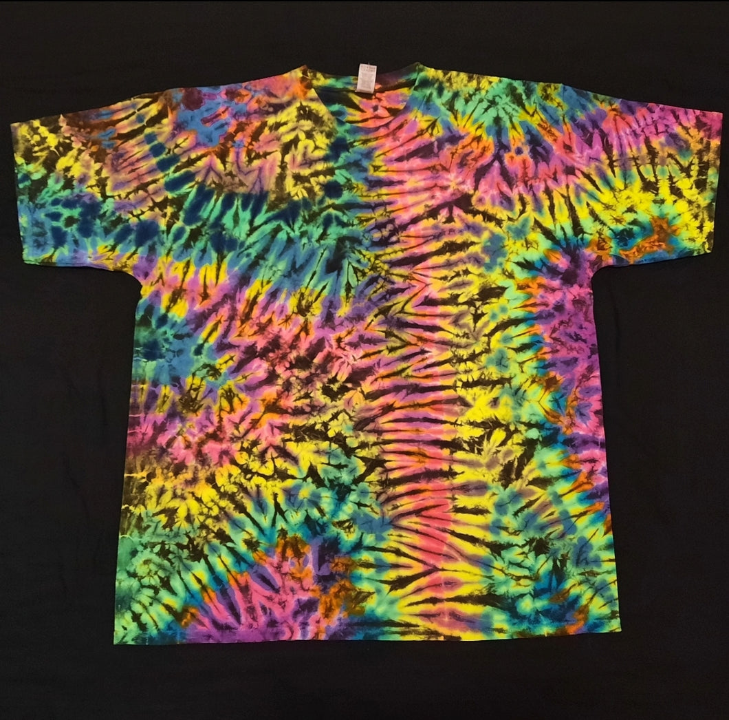 2XL. Tie dye shirt. Scrunch tee.