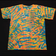 Load image into Gallery viewer, Large. Scrunch tee.

