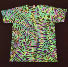 Load image into Gallery viewer, Large. Scrunch tee.
