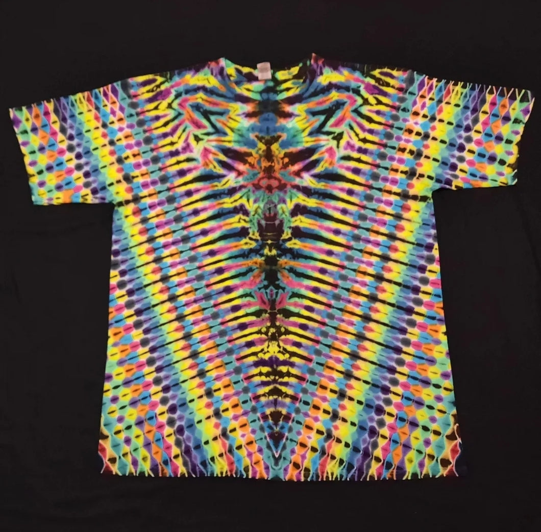 XL. Psychedelic V tee.
