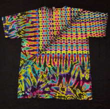 Load image into Gallery viewer, Large. Honeycomb square/scrunch tee.
