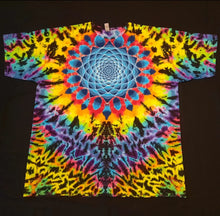 Load image into Gallery viewer, 2XL. Mandala/psychedelic scrunch tee.
