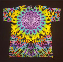 Load image into Gallery viewer, XL. Mandala/psychedelic scrunch tee.
