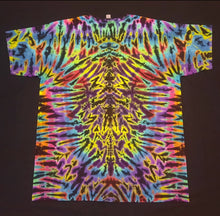 Load image into Gallery viewer, XL. Mandala/psychedelic scrunch tee.
