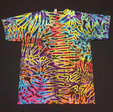 Load image into Gallery viewer, Large. Scrunch tee.
