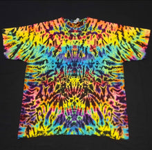 Load image into Gallery viewer, 2XL. Psychedelic scrunch tee.
