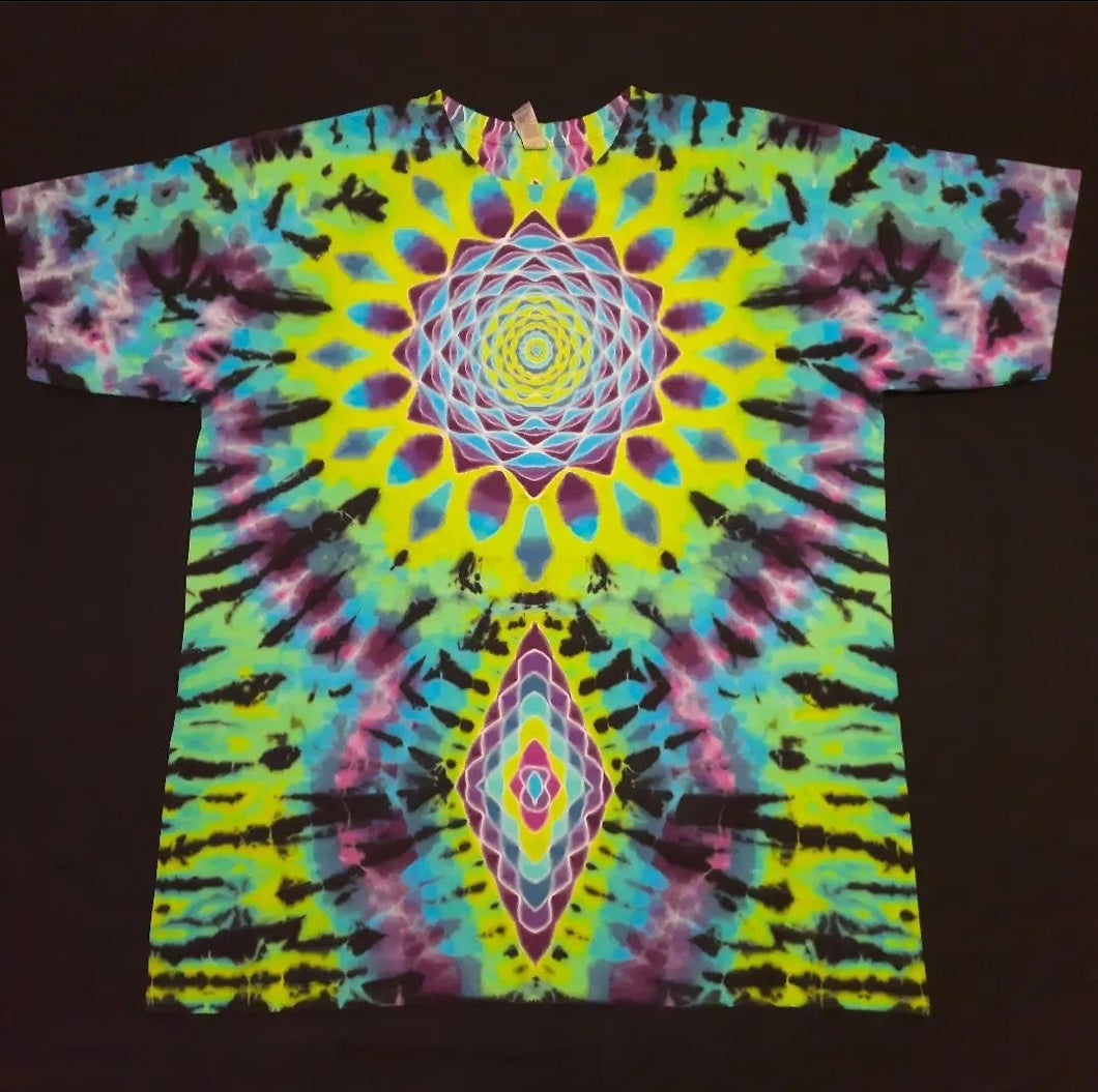 XL. Mandala/diamond combo with spine tee.