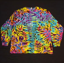 Load image into Gallery viewer, XL. Long sleeve scrunch tee.
